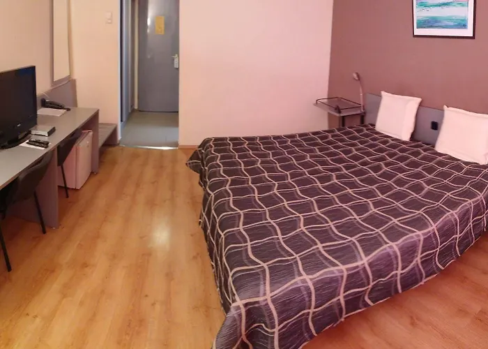 Хотел Atm Center 2*